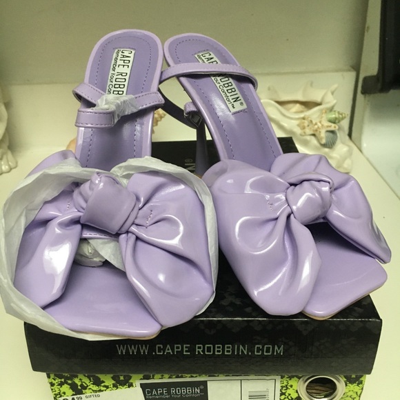 Cape Robbin Bow Heels - Picture 3 of 7